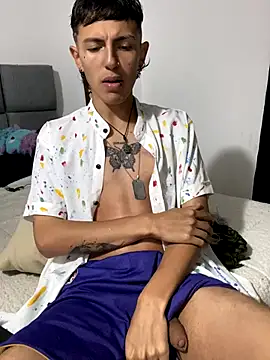 Snapshot of NaytonFreeman chatting on September 18, 2:35 am NaytonFreeman online show from September 18, 2:35 am