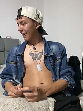 Snapshot of NaytonFreeman chatting on October 3, 12:29 am NaytonFreeman online show from October 3, 12:29 am