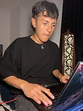 Snapshot of NaytonFreeman chatting on October 6, 12:19 am NaytonFreeman online show from October 6, 12:19 am