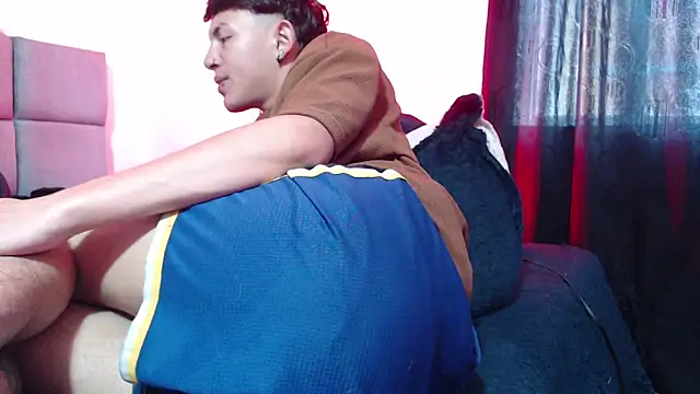 Snapshot of NaytonFreeman chatting on December 2, 12:54 pm NaytonFreeman online show from December 2, 12:54 pm