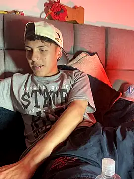 Snapshot of NaytonFreeman chatting on December 15, 11:25 am NaytonFreeman online show from December 15, 11:25 am