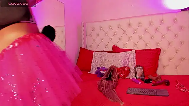 Snapshot of Maddy_BigCock chatting on October 11, 11:47 pm Maddy BigCock online show from October 11, 11:47 pm