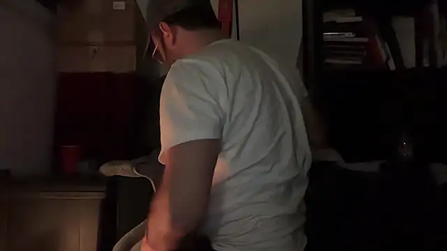 jasoncali305 online show from April 18, 9:02 am