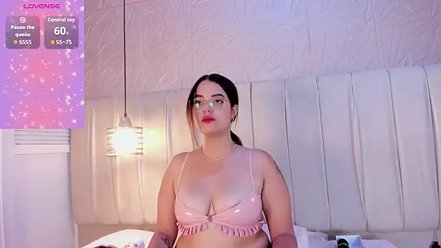 hannahst  online show from November 7, 8:09 pm