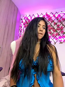 Snapshot of RaquelOficial chatting on October 16, 8:21 pm RaquelOficial online show from October 16, 8:21 pm