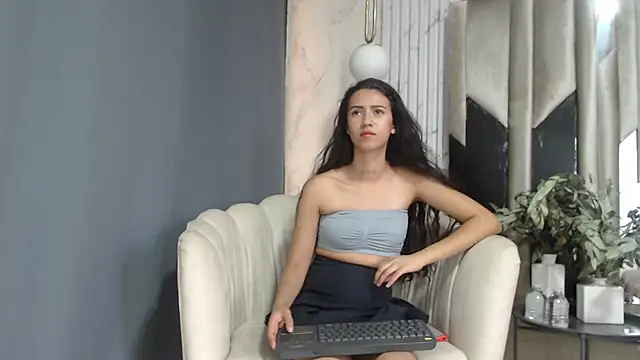 Snapshot of MayaMonroe1 chatting on September 18, 6:32 pm MayaMonroe1 online show from September 18, 6:32 pm