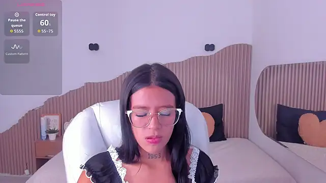 Snapshot of Iris8_ chatting on June 9, 8:20 pm Iris8 online show from June 9, 8:20 pm