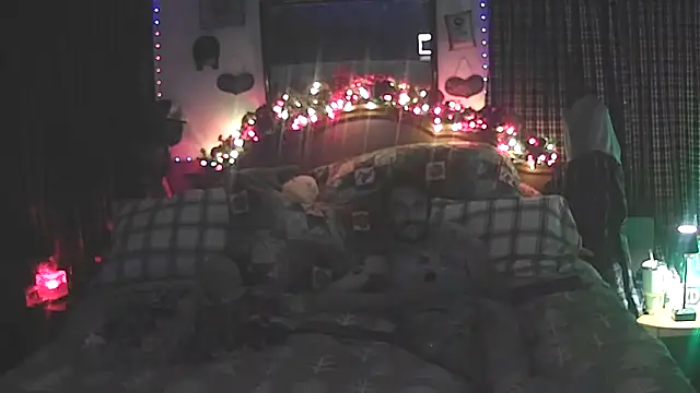 Snapshot of HarmoniousPhantasm3 chatting on December 19, 11:12 pm HarmoniousPhantasm3 online show from December 19, 11:12 pm