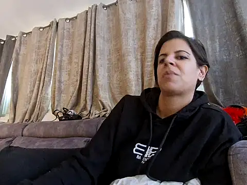 Snapshot of Alexis21821 chatting on November 17, 6:41 am Alexis21821 online show from November 17, 6:41 am