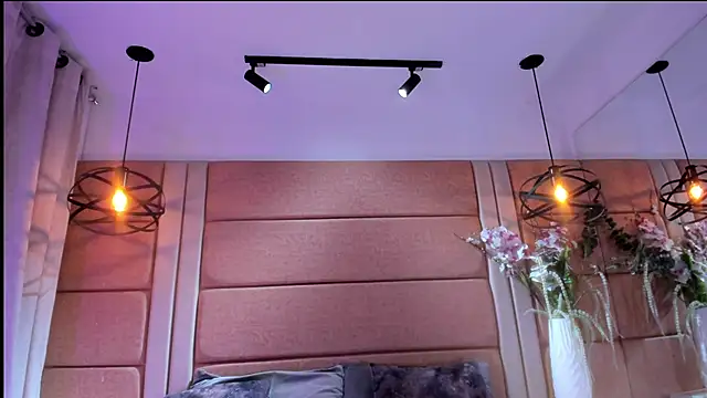 AishaValcazar online show from April 23, 3:30 am