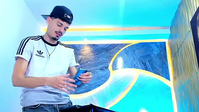 Iam Steven online show from February 12, 5:02 am