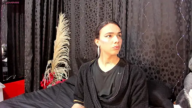 Snapshot of Almaazz chatting on June 15, 4:04 am Almaazz online show from June 15, 4:04 am
