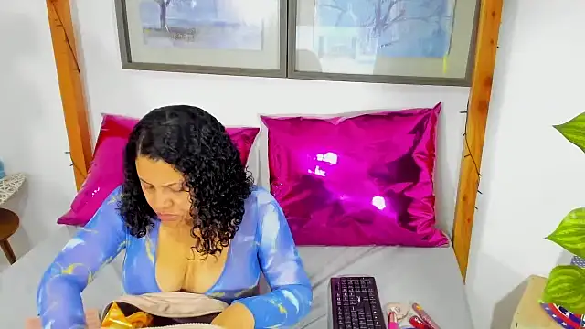 Snapshot of ElianaCollins chatting on November 16, 2:17 am ElianaCollins online show from November 16, 2:17 am