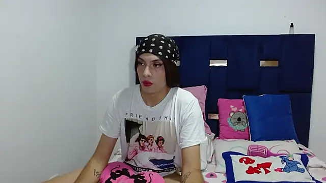 Snapshot of PinkLuna_LolaBloom chatting on May 3, 3:23 am PinkLuna LolaBloom online show from May 3, 3:23 am