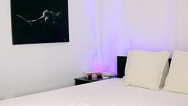 Snapshot of LeahDenver chatting on October 7, 7:05 am LeahDenver online show from October 7, 7:05 am