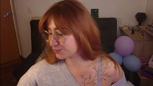 Miacatsito3 online show from October 28, 11:18 pm