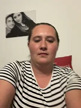 Snapshot of CurvySabrina chatting on September 15, 7:25 pm CurvySabrina online show from September 15, 7:25 pm