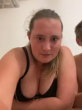 Snapshot of CurvySabrina chatting on September 29, 11:09 pm CurvySabrina online show from September 29, 11:09 pm