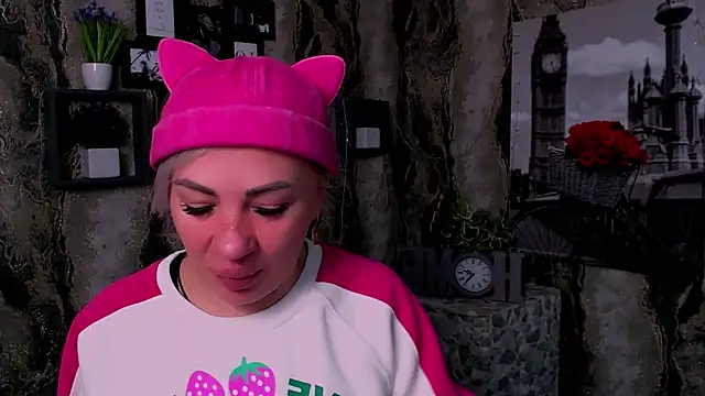 EmmaCat  online show from April 10, 5:23 am