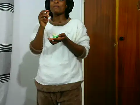 BlondieBitch online show from June 7, 8:29 am