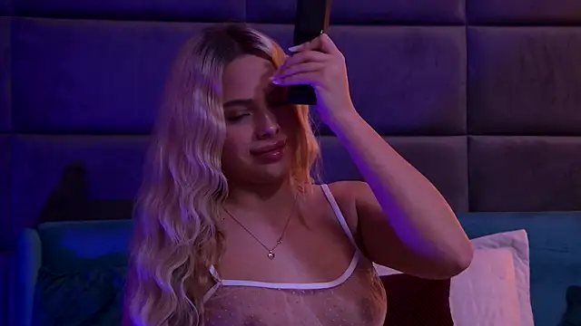 Snapshot of YssabelFox chatting on November 7, 3:56 pm YssabelFox online show from November 7, 3:56 pm