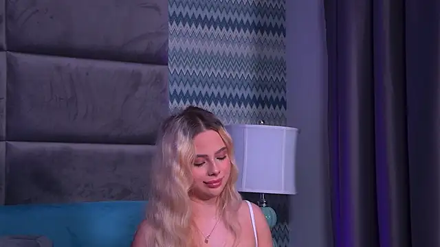 Snapshot of YssabelFox chatting on November 30, 5:50 pm YssabelFox online show from November 30, 5:50 pm