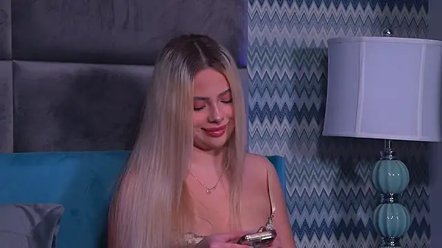 Snapshot of YssabelFox chatting on December 2, 2:45 pm YssabelFox online show from December 2, 2:45 pm