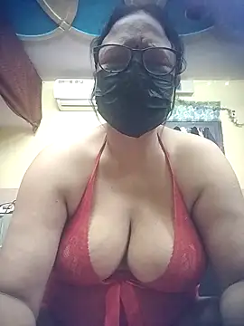 Snapshot of thehotlady chatting on June 6, 3:11 am thehotlady online show from June 6, 3:11 am