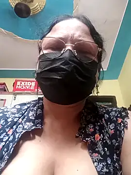 Snapshot of thehotlady chatting on June 22, 3:19 am thehotlady online show from June 22, 3:19 am