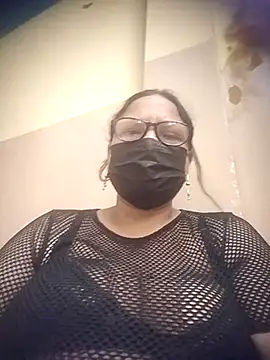 Snapshot of thehotlady chatting on June 23, 4:10 am thehotlady online show from June 23, 4:10 am