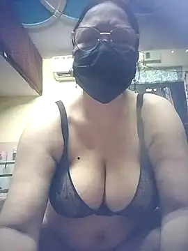 Snapshot of thehotlady chatting on July 23, 4:10 am thehotlady online show from July 23, 4:10 am