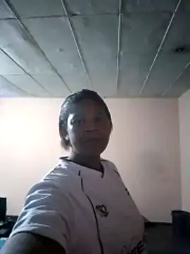 Snapshot of FunLadyX2 chatting on December 19, 9:33 pm FunLadyX2 online show from December 19, 9:33 pm