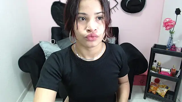 Snapshot of mia_sexgirl chatting on November 24, 12:38 pm mia sexgirl online show from November 24, 12:38 pm