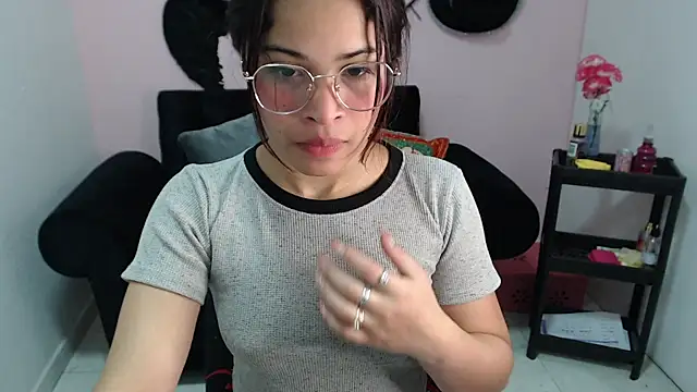 Snapshot of mia_sexgirl chatting on December 19, 12:34 pm mia sexgirl online show from December 19, 12:34 pm