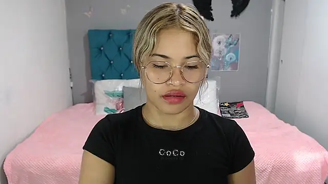 Snapshot of mia_sexgirl chatting on July 23, 12:25 pm mia sexgirl online show from July 23, 12:25 pm