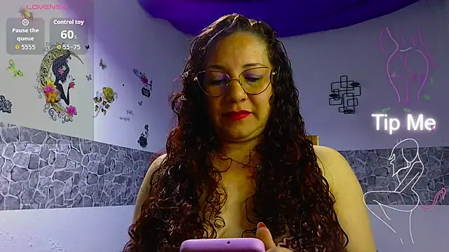 Snapshot of zamy_x chatting on October 13, 2:11 am zamy x online show from October 13, 2:11 am