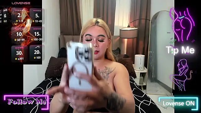 Snapshot of LusciousZenaiahx chatting on October 14, 9:10 am LusciousZenaiahx online show from October 14, 9:10 am