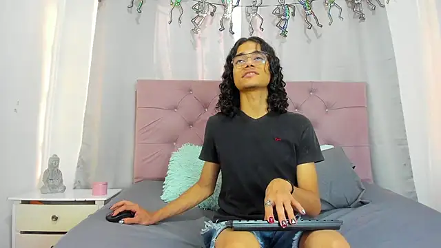 EthanBlackwoodd online show from December 4, 8:50 pm