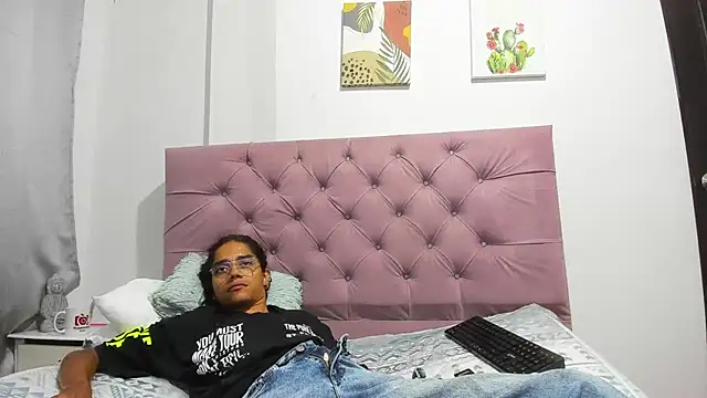 EthanBlackwoodd online show from April 22, 6:16 am