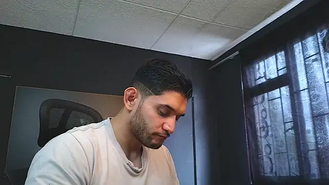 Snapshot of RichardMilleer chatting on August 5, 5:27 pm RichardMilleer online show from August 5, 5:27 pm