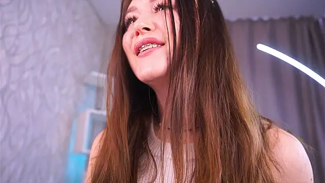 Snapshot of AlinaOrf chatting on October 25, 5:37 am AlinaOrf online show from October 25, 5:37 am