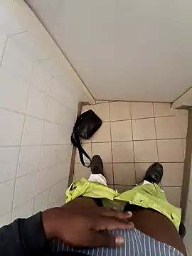 Snapshot of banj06@xh chatting on October 27, 12:53 pm banj06xh online show from October 27, 12:53 pm