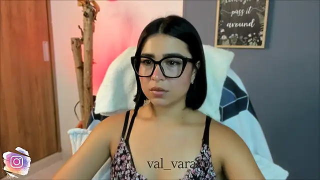 Snapshot of val_varago chatting on June 24, 11:37 pm val varago online show from June 24, 11:37 pm