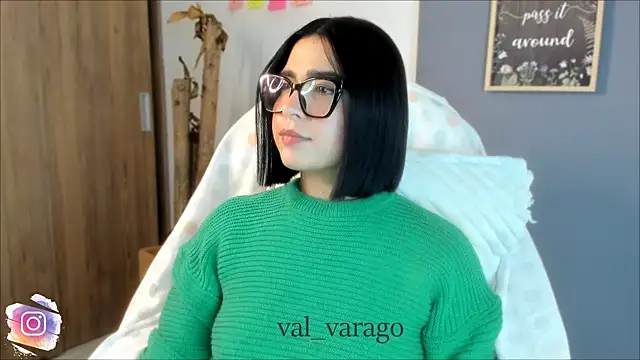 Snapshot of val_varago chatting on July 24, 3:04 am val varago online show from July 24, 3:04 am
