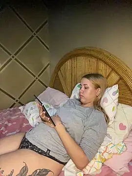 coupleyys online show from May 21, 8:05 pm
