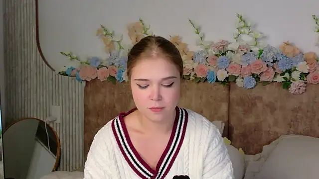 Lilith Bonheur online show from April 28, 2:33 pm