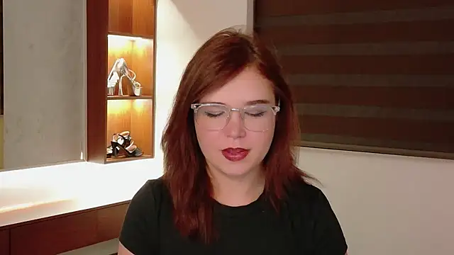 Snapshot of Lilith_Bonheur chatting on June 26, 8:13 pm Lilith Bonheur online show from June 26, 8:13 pm