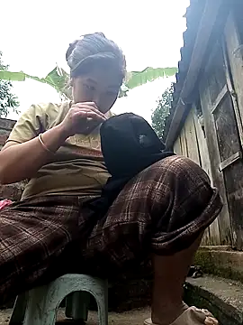 Luyen004 online show from April 20, 2:47 am