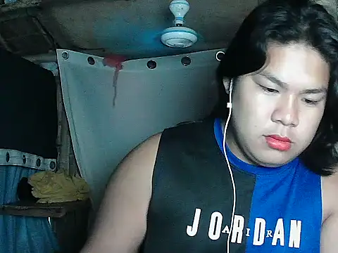 Huntrix2025 online show from April 22, 8:21 pm