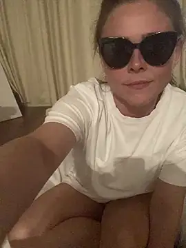 Mia Winters online show from August 6, 11:50 pm